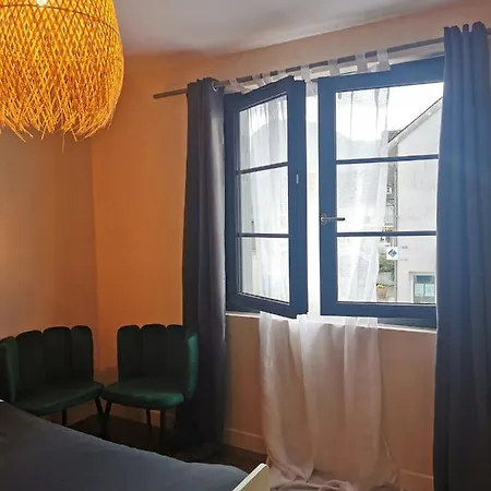 D'hotes Chez Valerie Garage Motos Et Velos Bed and Breakfast